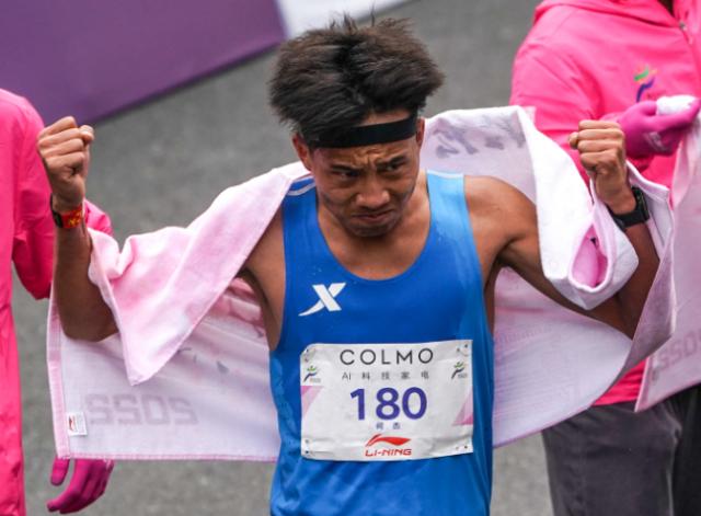 九游娱乐-马拉松花游攀岩迎破局时刻 中国体育吹响复苏号角