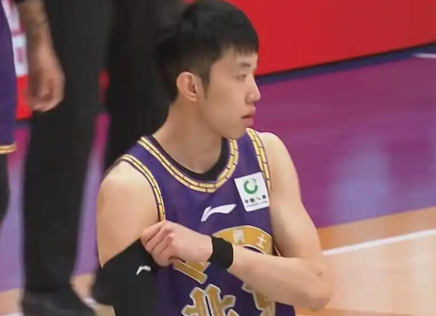 九游APP-北控彻底被带崩！空位打铁，防守纯送，朱松玮还受伤，现场喊下课