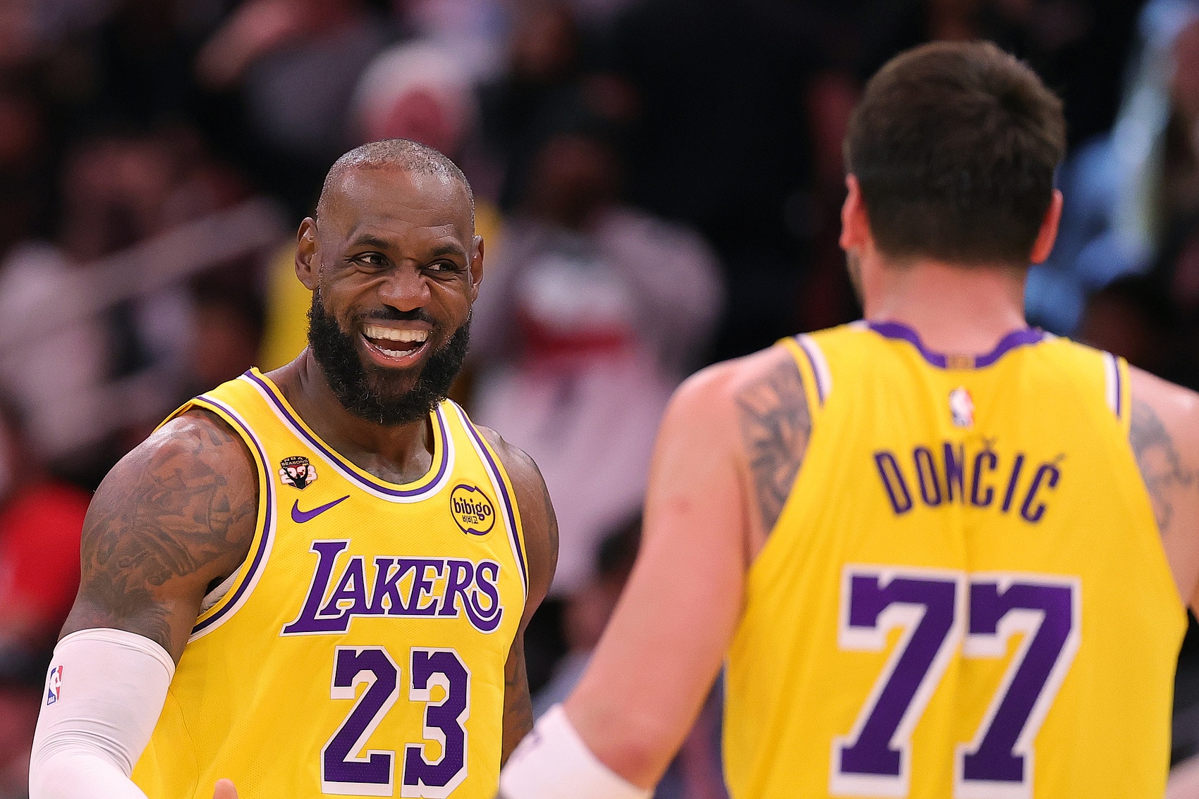 41岁14中13!球权使用率生涯新低&防守拉满 老詹复出后湖人真滴强